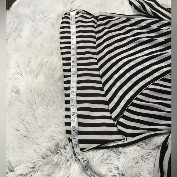 CHICOS blouse Woman’s size 1/small/8 refer to size chart black white - Picture 16 of 16